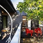Green Point\'S Eyrie - Indulge In An Urban Oasis