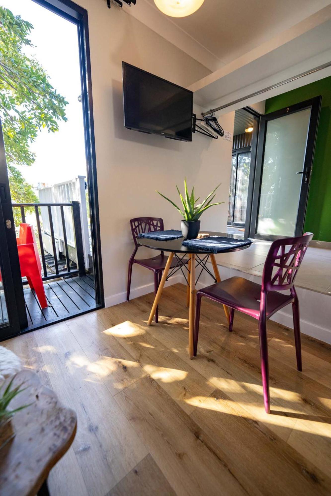 Point's Eyrie - Indulge In An Urban Oasis Apartment *