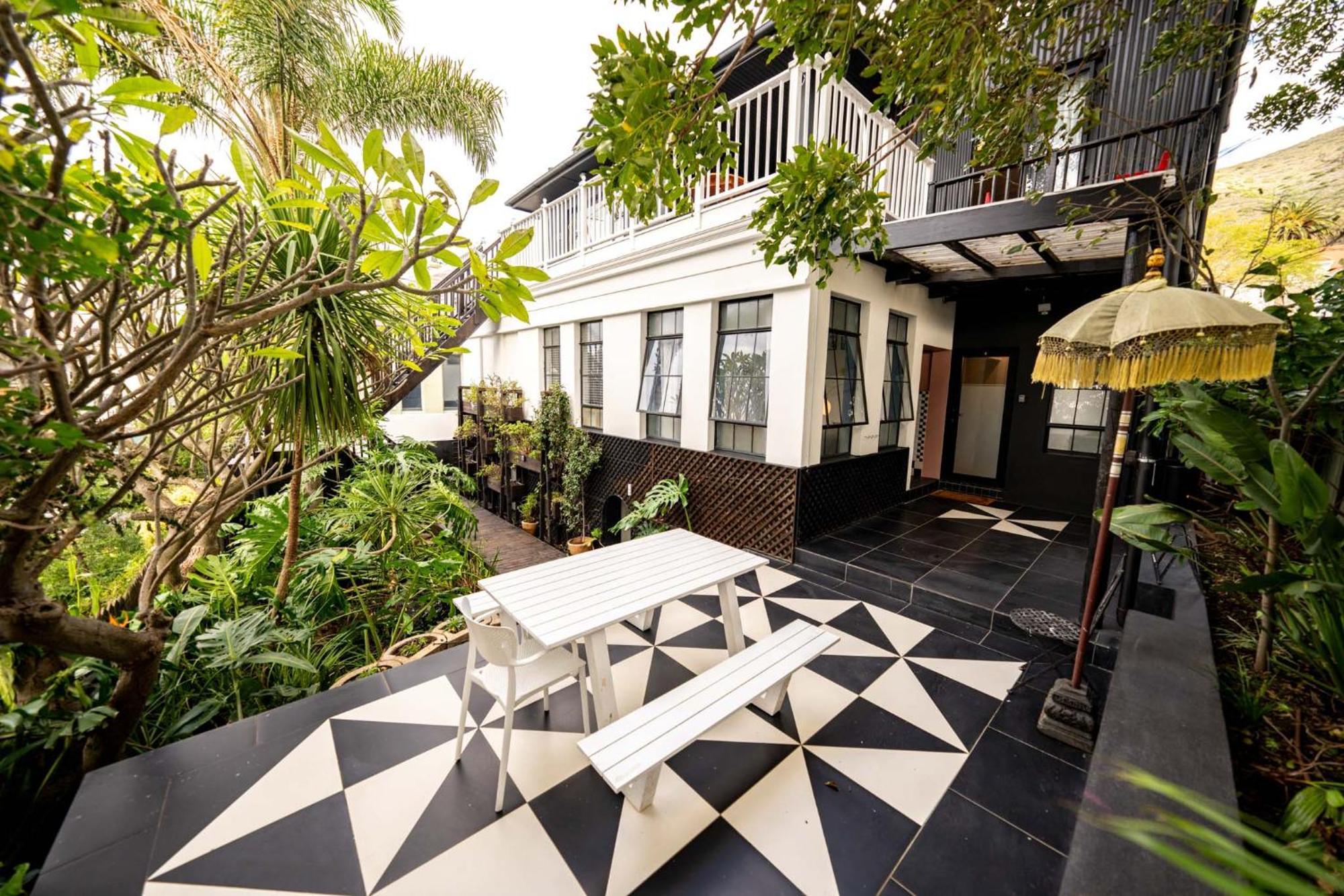 Point's Eyrie - Indulge In An Urban Oasis Apartment