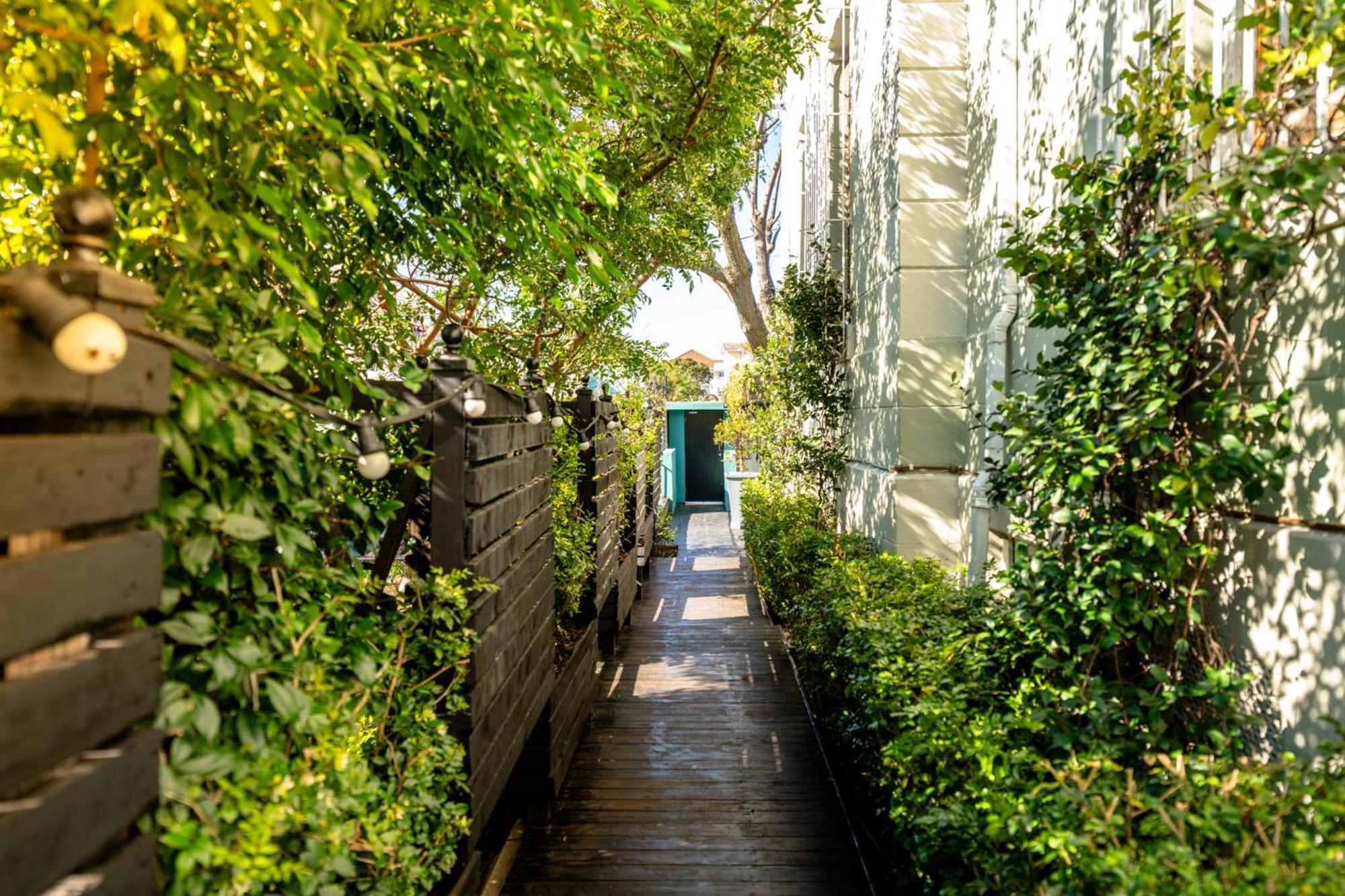 Point's Eyrie - Indulge In An Urban Oasis Apartment *